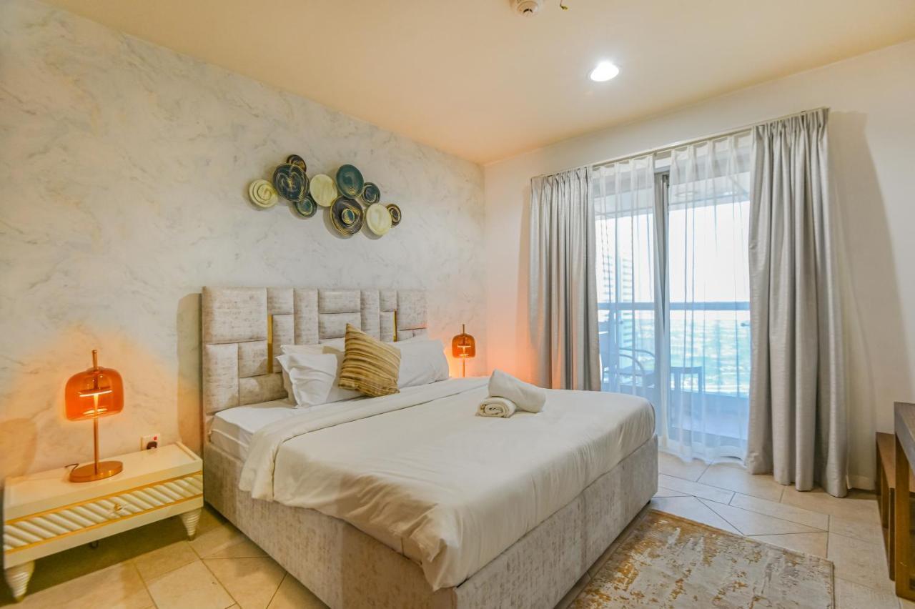 Charming 1 Bedroom Princess Tower Ahlan Holiday Homes Dubai Esterno foto